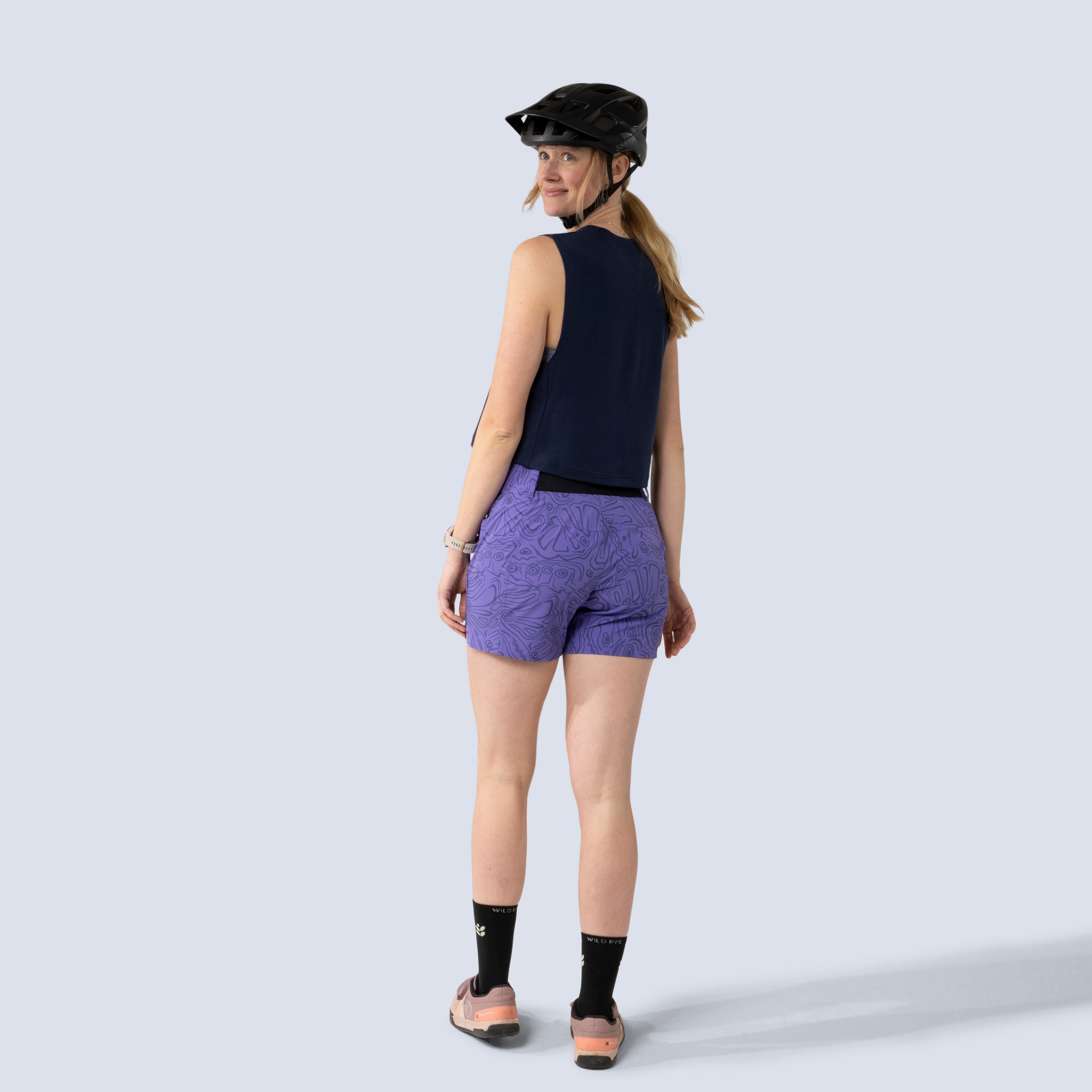 [Iris Wings] Rita Short in Iris wings, on model back full body view