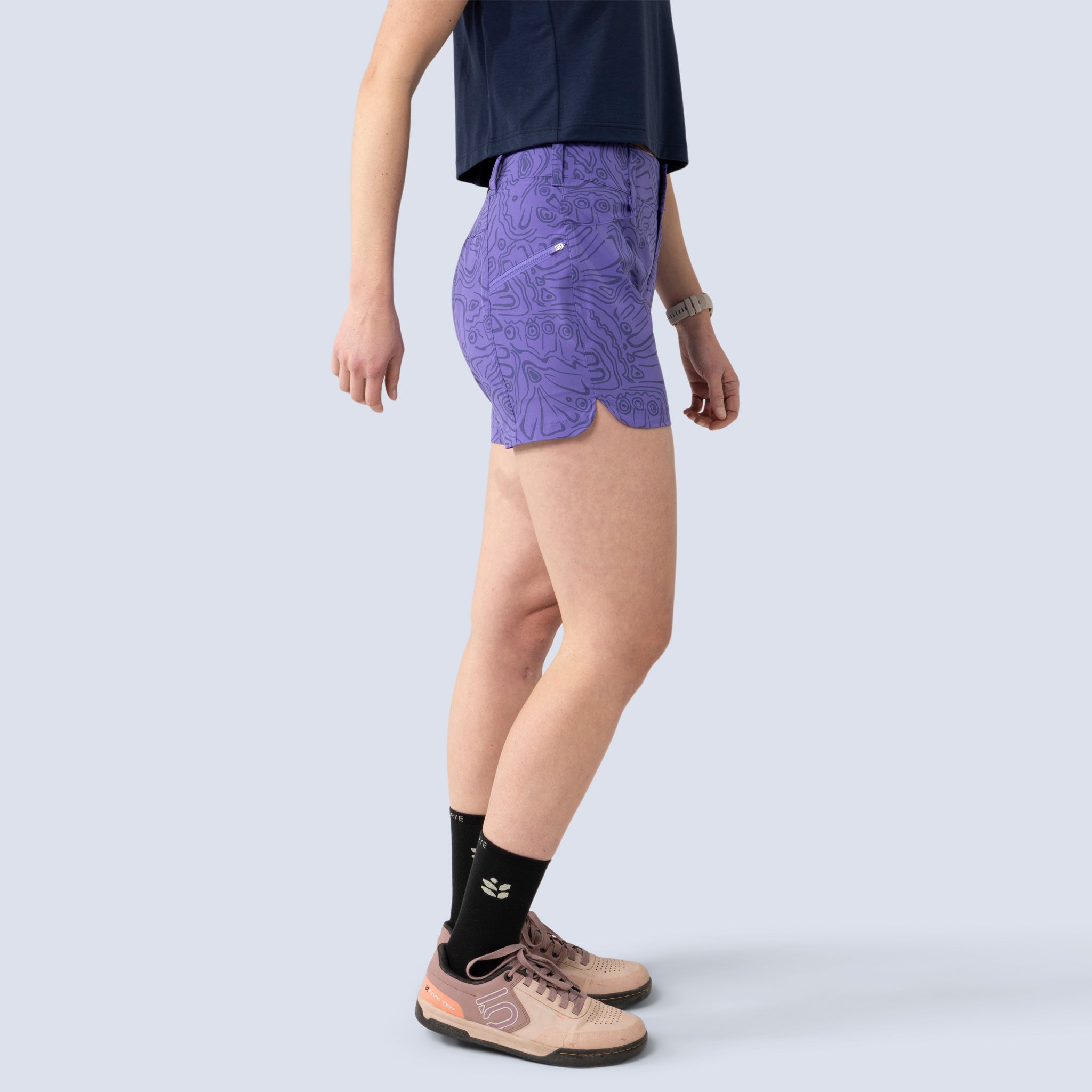 [Iris Wings] Rita Short in Iris wings, on model side crop view