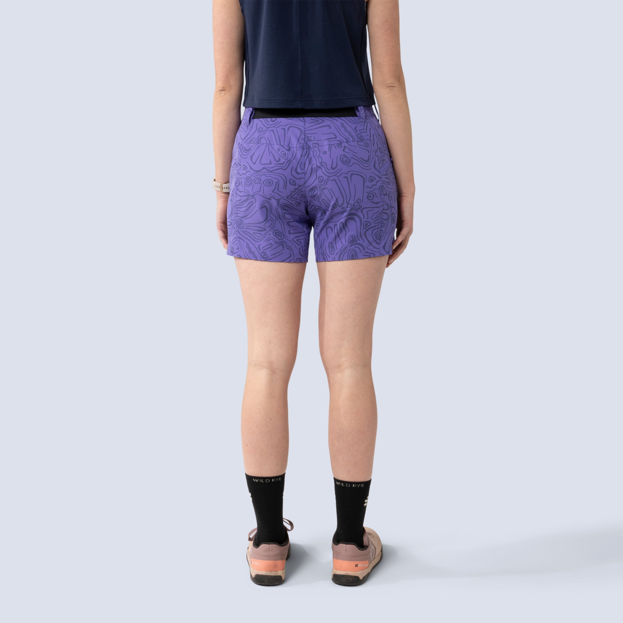 [Iris Wings] Rita Short in Iris wings, on model back crop view