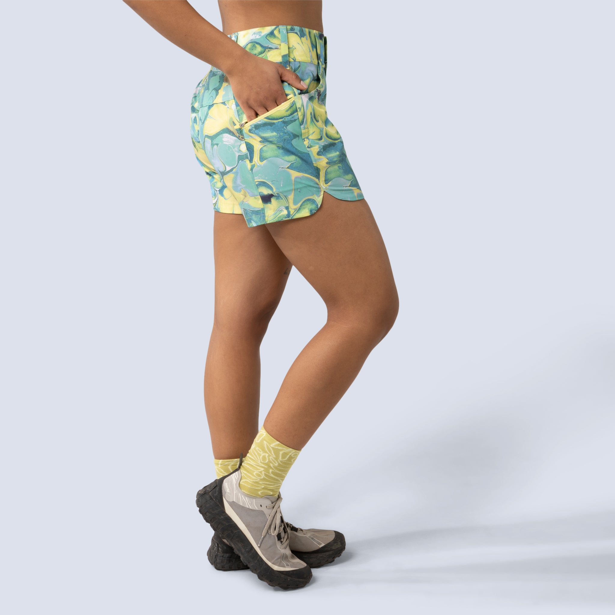 [Marble] Rita Short in marble, on model side crop view