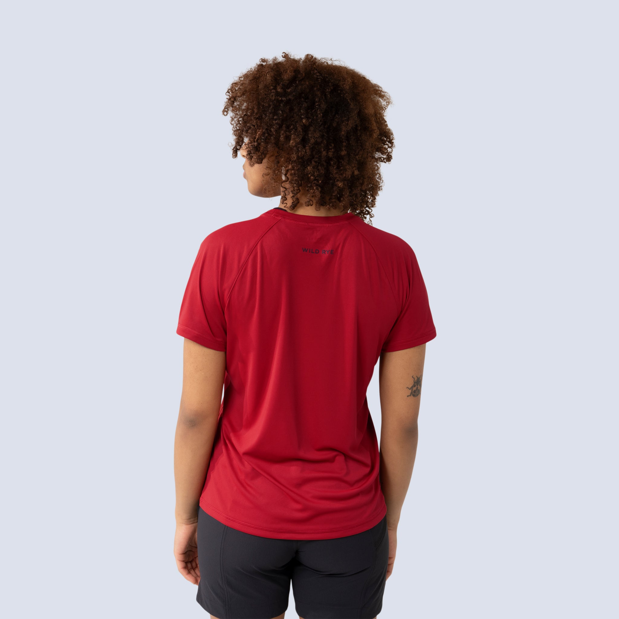 [Star Garnet] Sloane tee star garnet on model back crop view