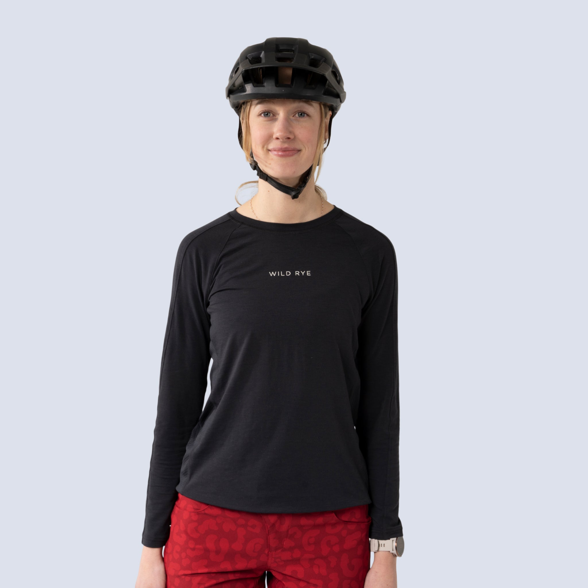 [True Black] Holly Jersey true black, on model front crop view