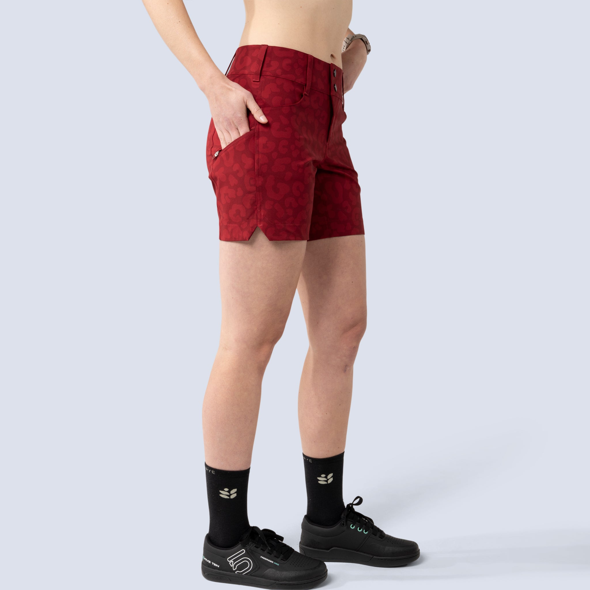 [Garnet Meow] Freda 7" Bike Short in garnet meow, on model side crop view