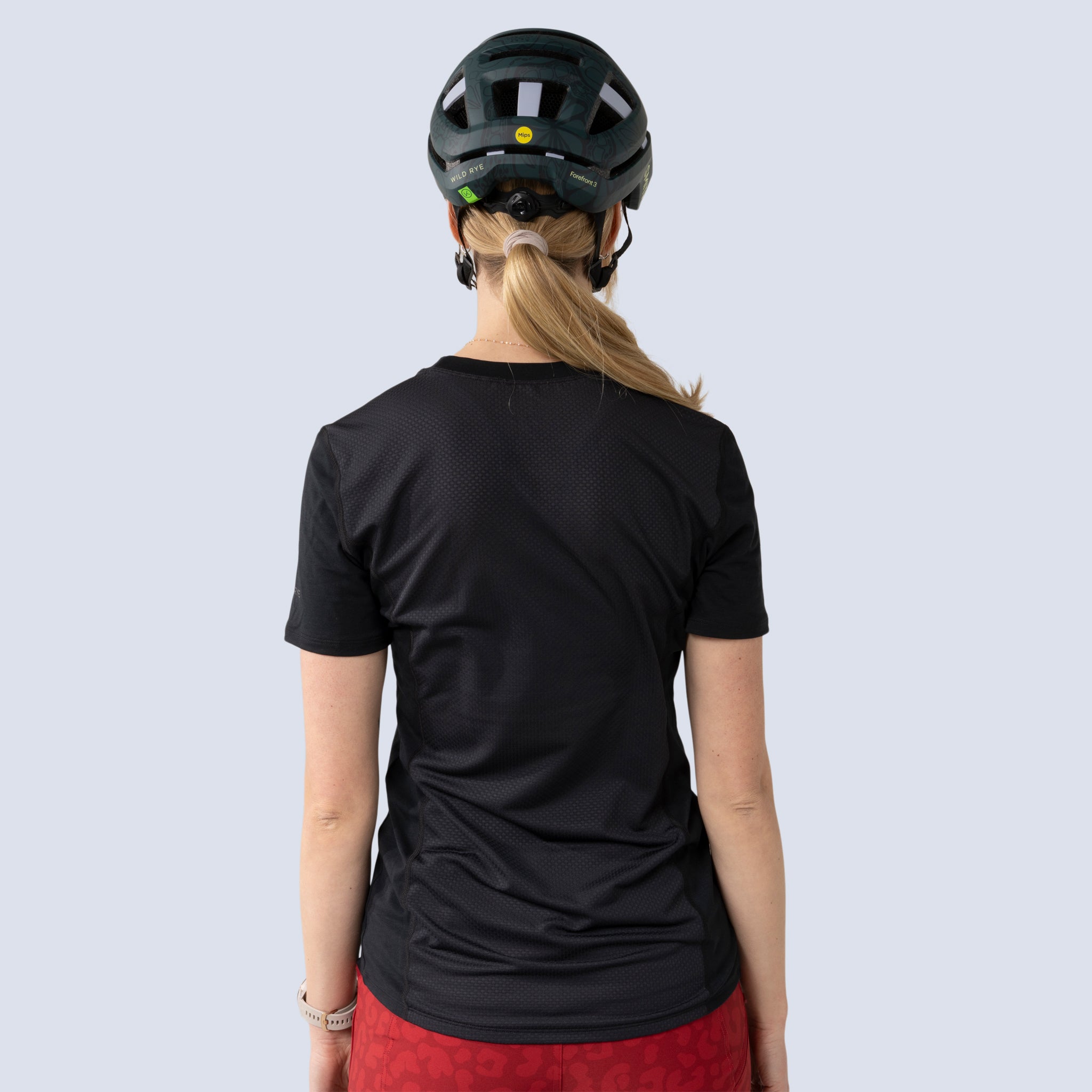 [Black] Salida Bike Jersey in black, on model back crop view