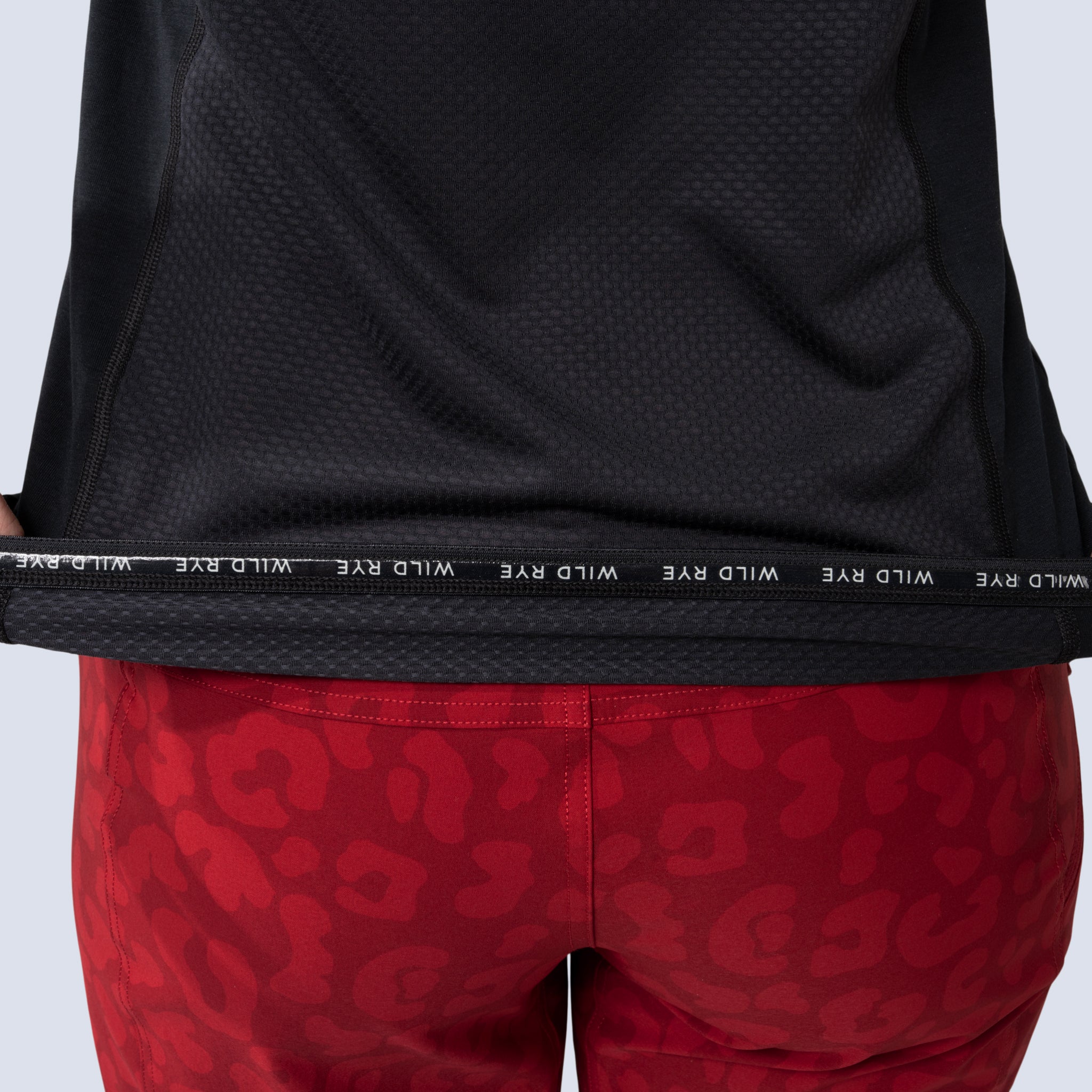 [Black] Salida Bike Jersey in black, silicone hem grip