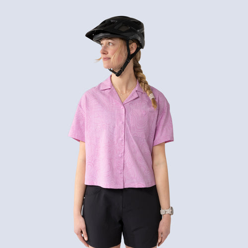 [Alpenglow Wings] Lil Party shirt Alpenglow Wings on model front crop view