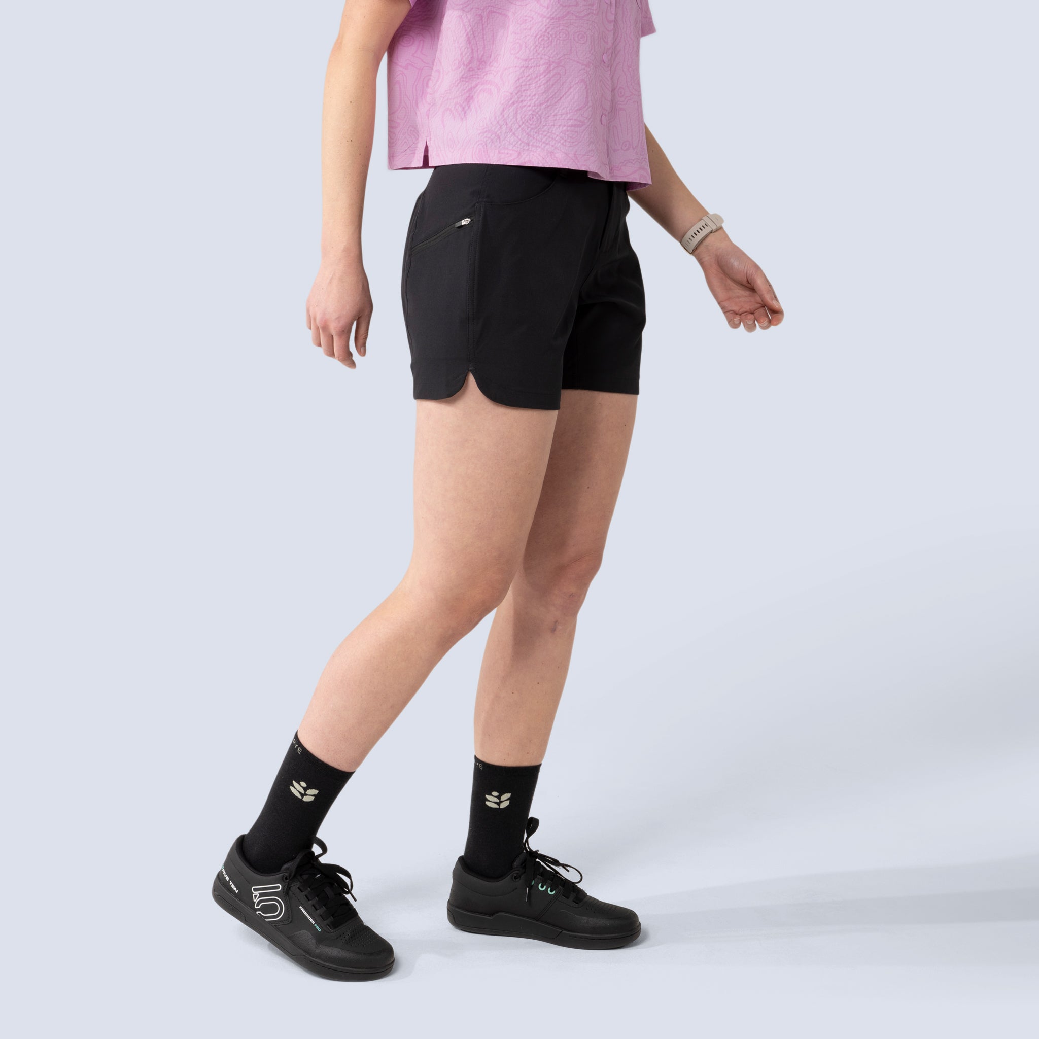 [Black] Rita Short in black, on model side crop view