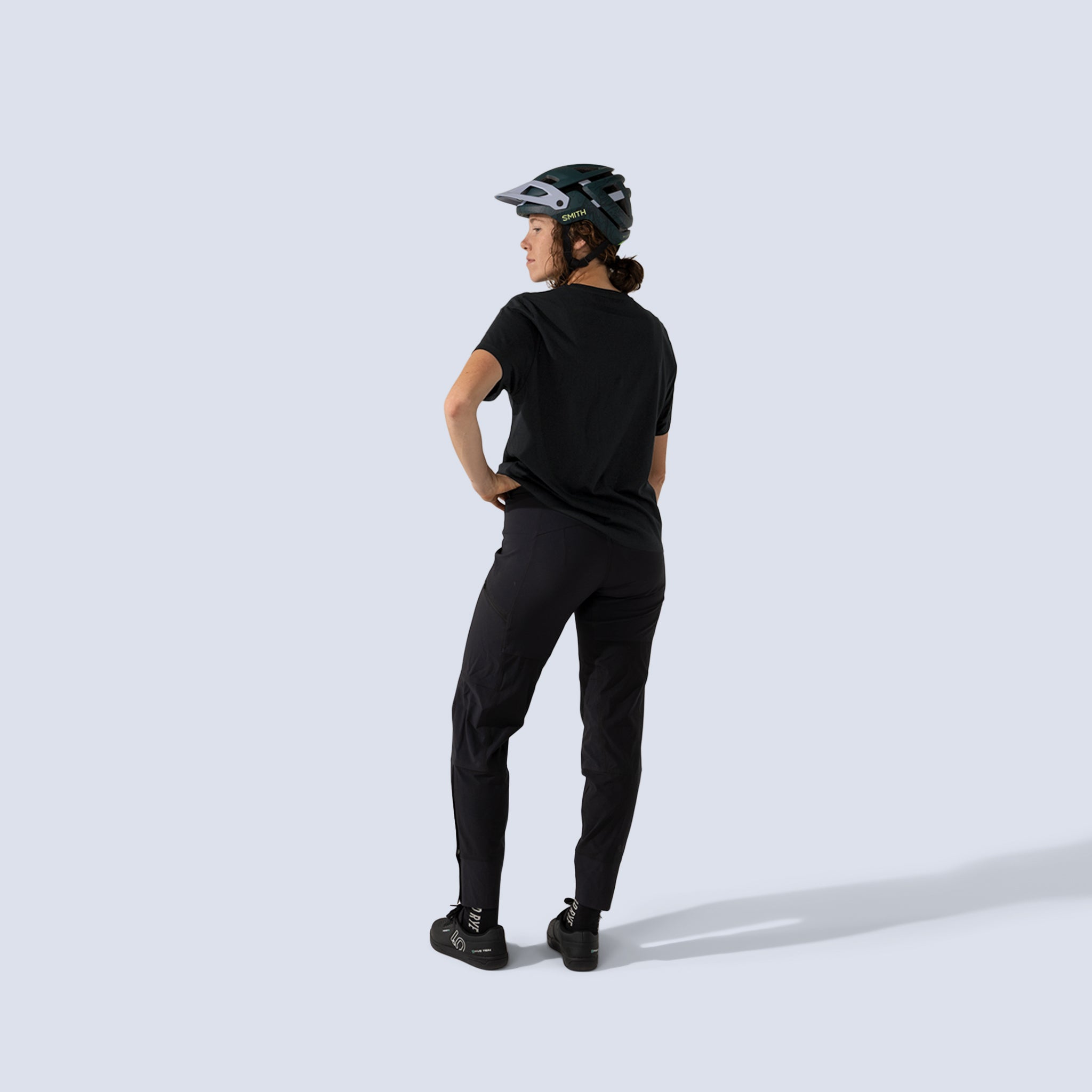[Black] Freyah Pant Black back full body view