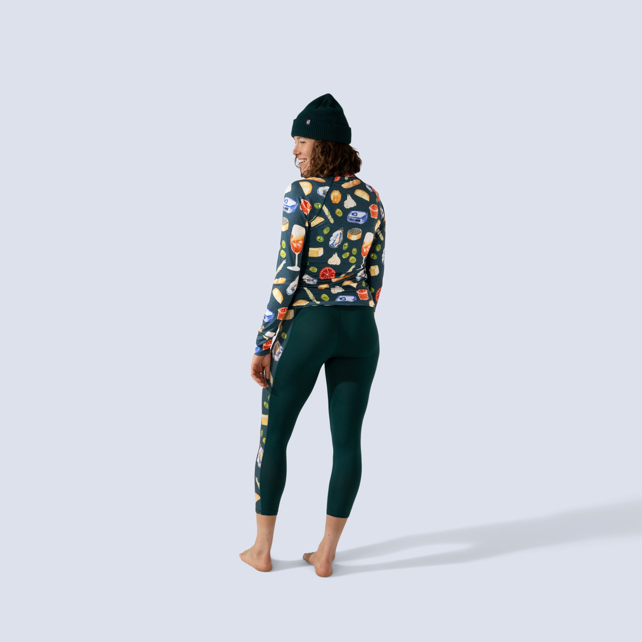 [Spruce Spuntini] Bassett Raglan Lite on model back full body view