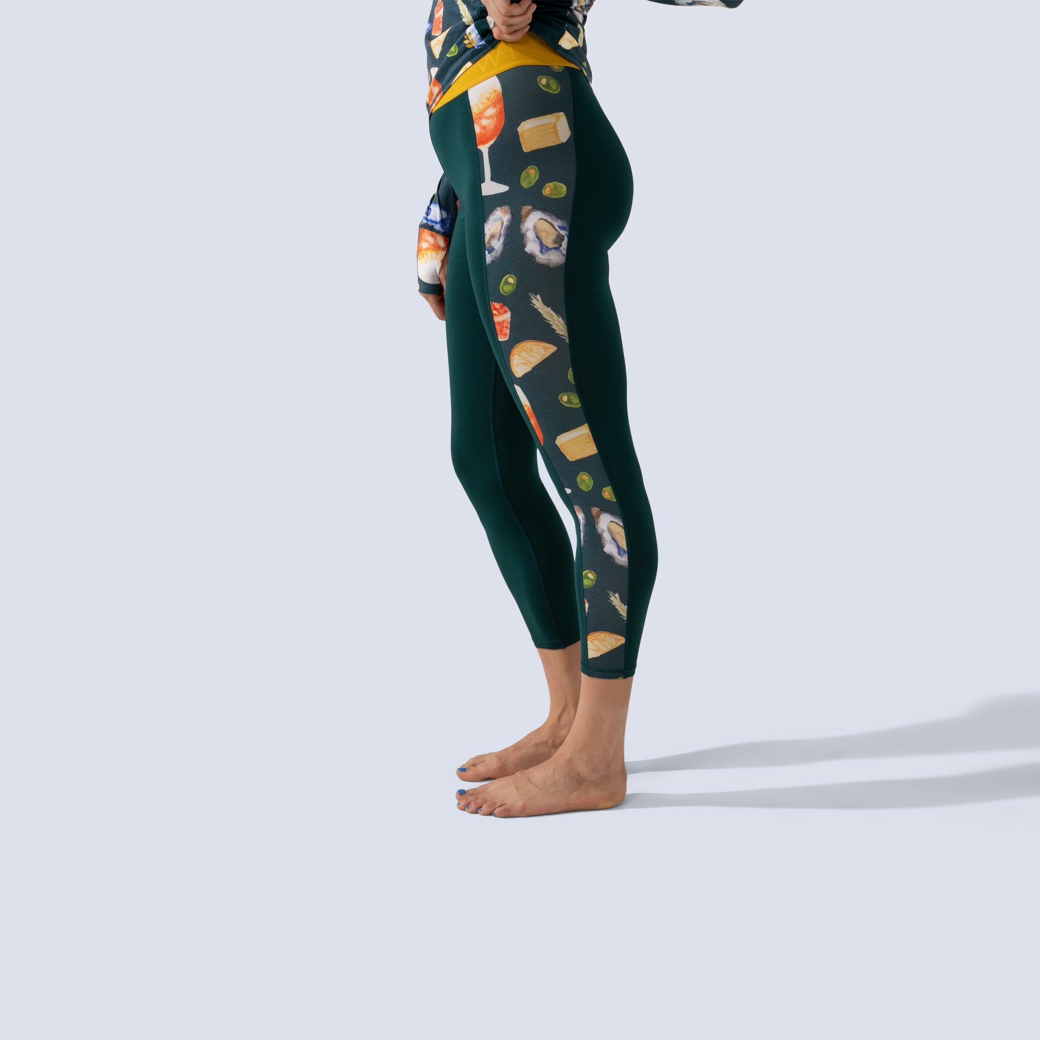 [Spruce Spuntini] Bassett Legging Lite spruce spuntini on model, side crop view
