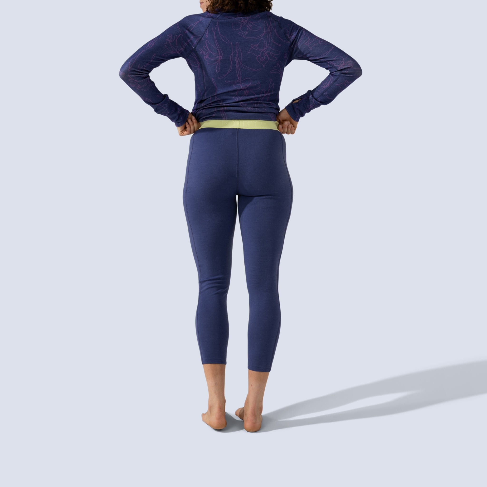 [Storm] Storm blue baselayer legging with green waistband, back crop view
