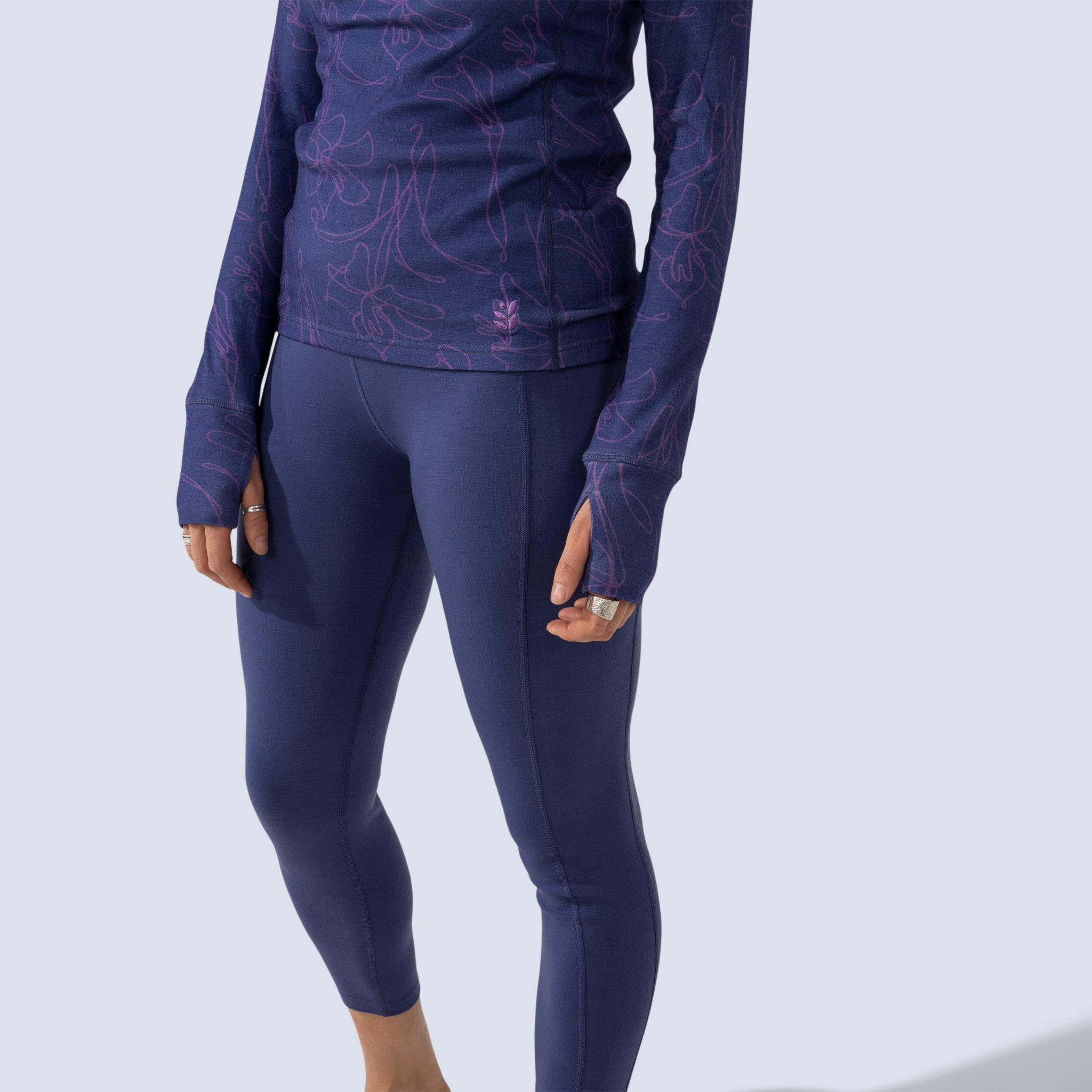 [Storm Contour] Bassett Half zip in storm contour, thumbhole detail