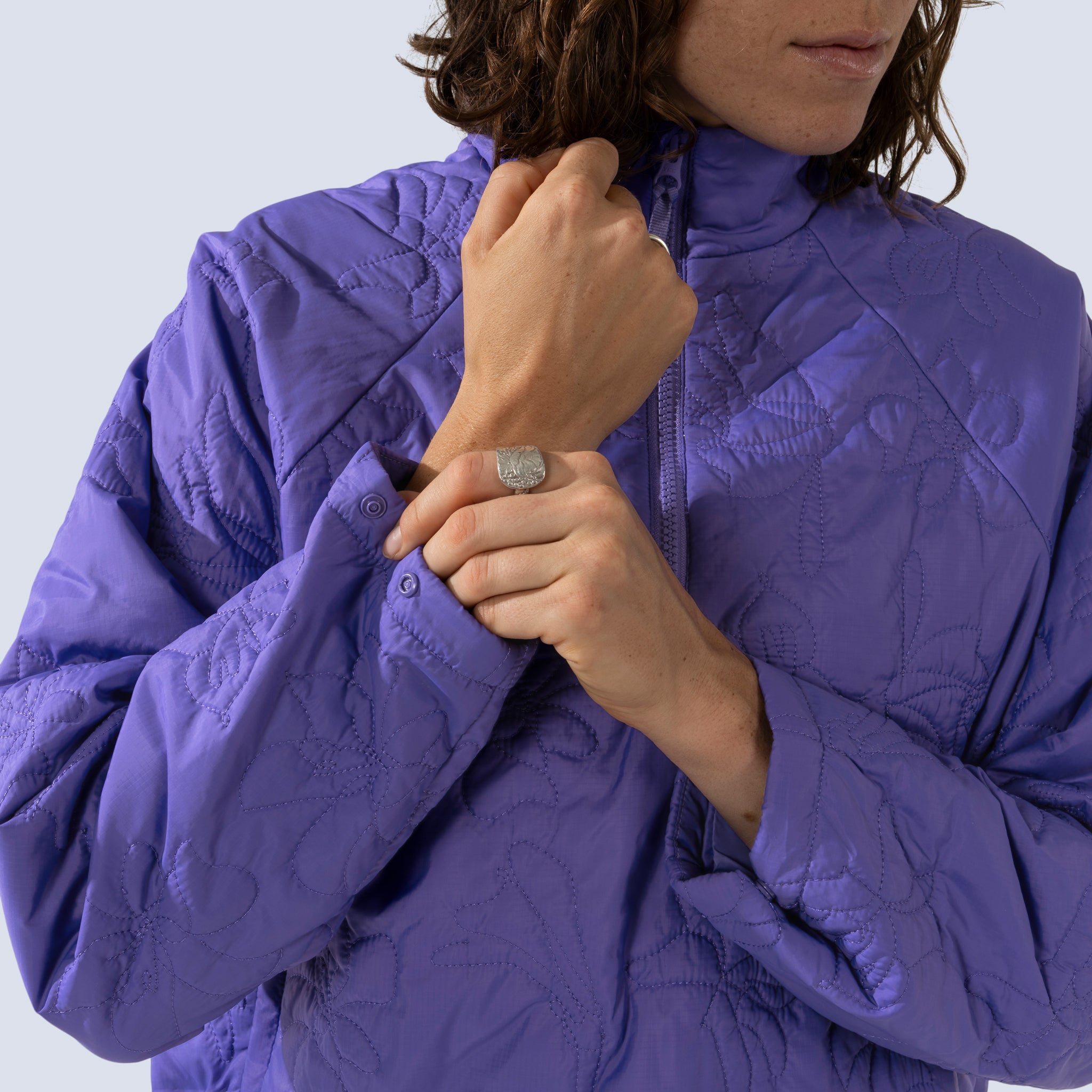 [Iris] Payette pullover in Iris, cuff snap detail