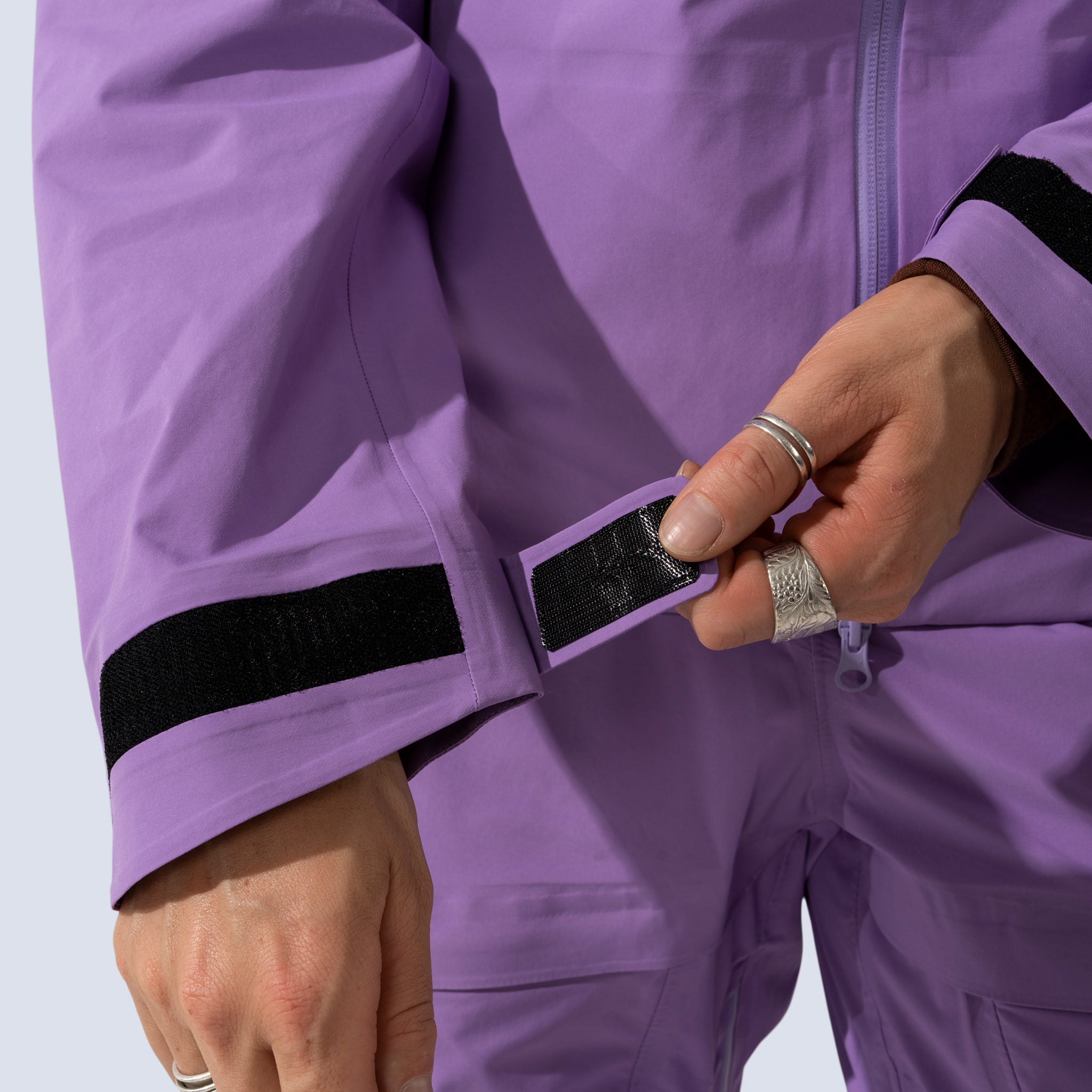[Amethyst] Heyburn 3L Jacket in amethyst, wrist velcro adjustment