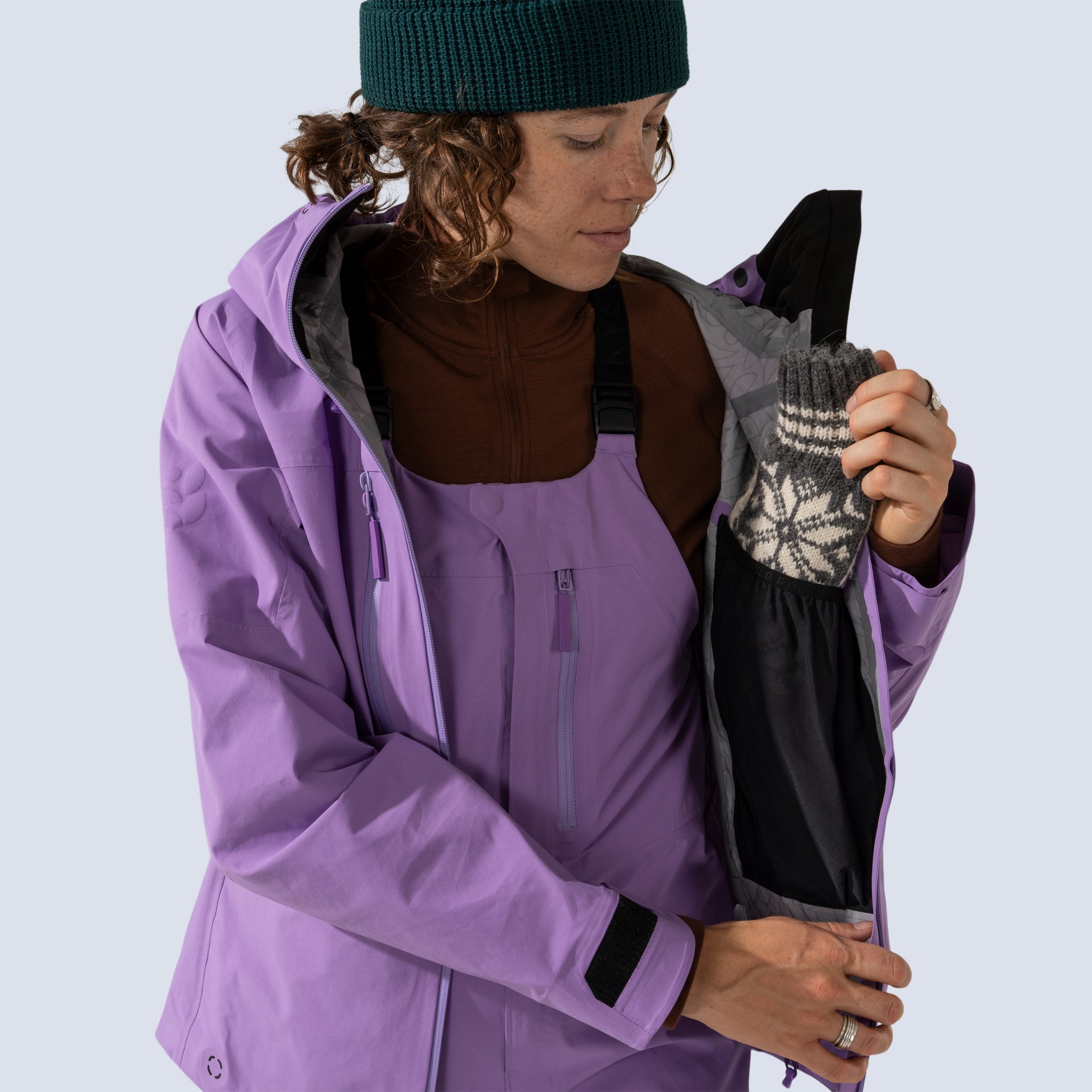 [Amethyst] Heyburn 3L Jacket in amethyst, internal mesh stash pocket holding mitten