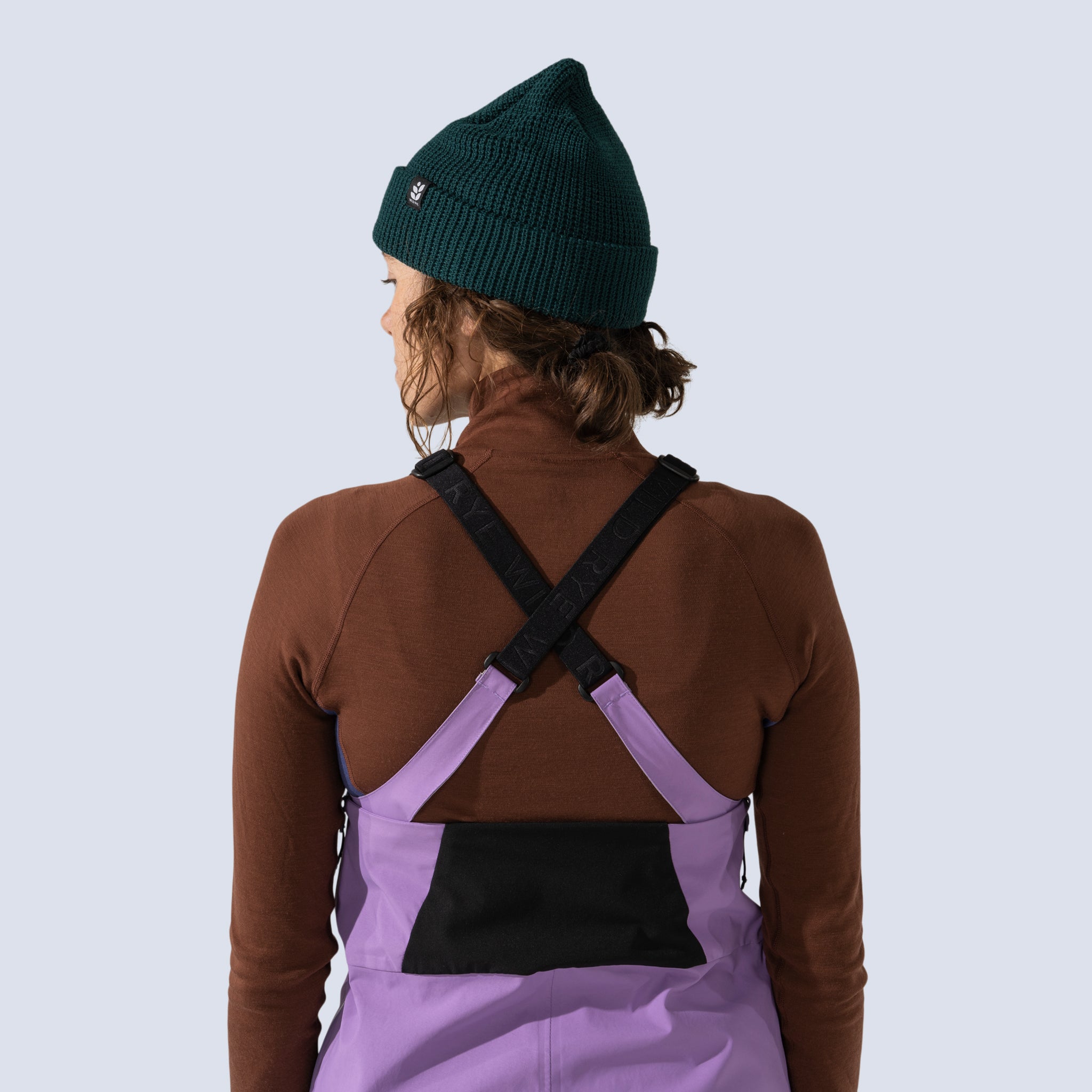 [Amethyst] Heyburn 3l bibs in amethyst, detail of adjustable straps and stretch fabric panel at back