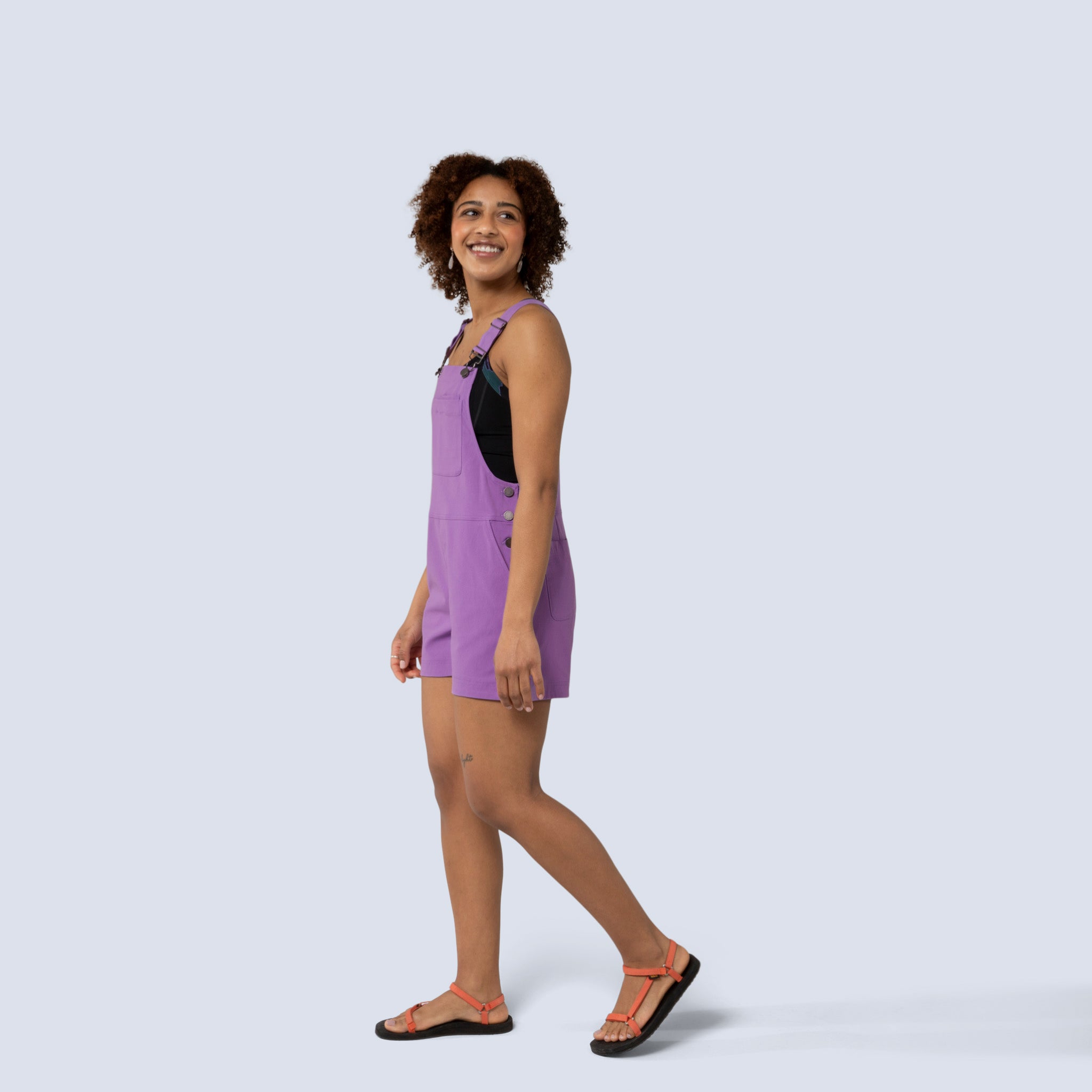 [Amethyst] Eeva short overalls amethyst, on model side full body view