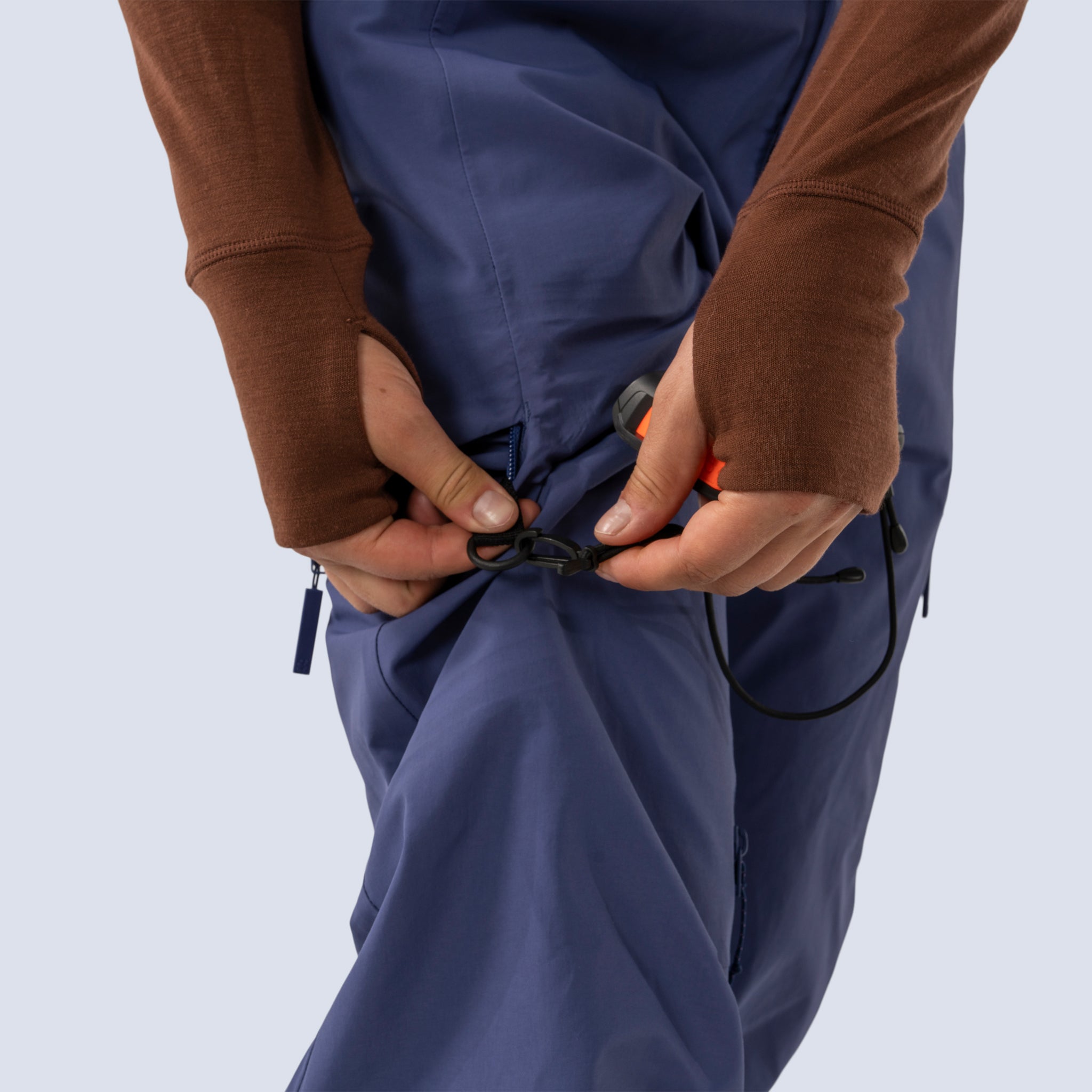 [Storm] Butterfield 3L pant in storm blue, key clip within side thigh pocket