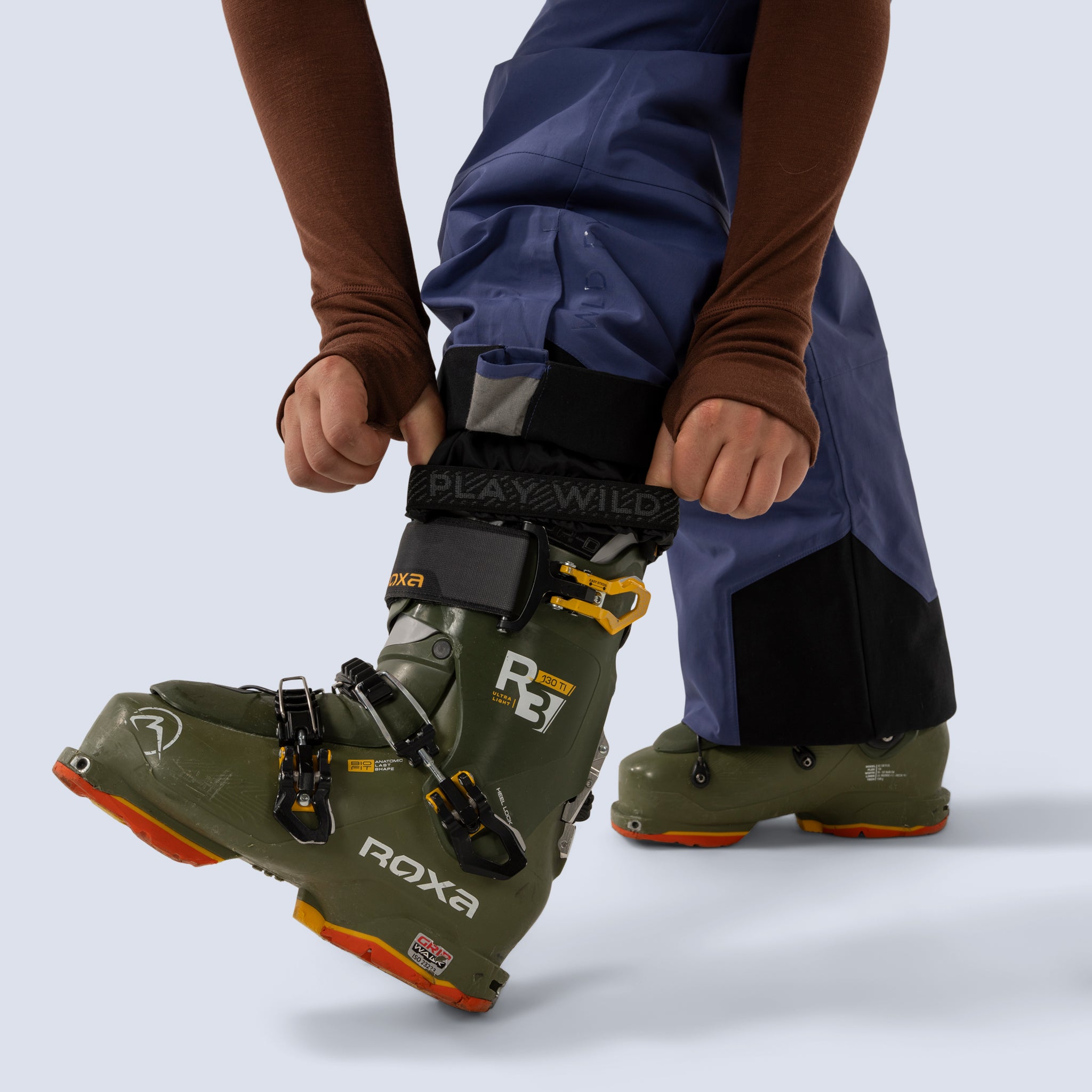 [Storm] Butterfield 3L pant in storm blue, internal snow gaiter with "Play Wild" branding