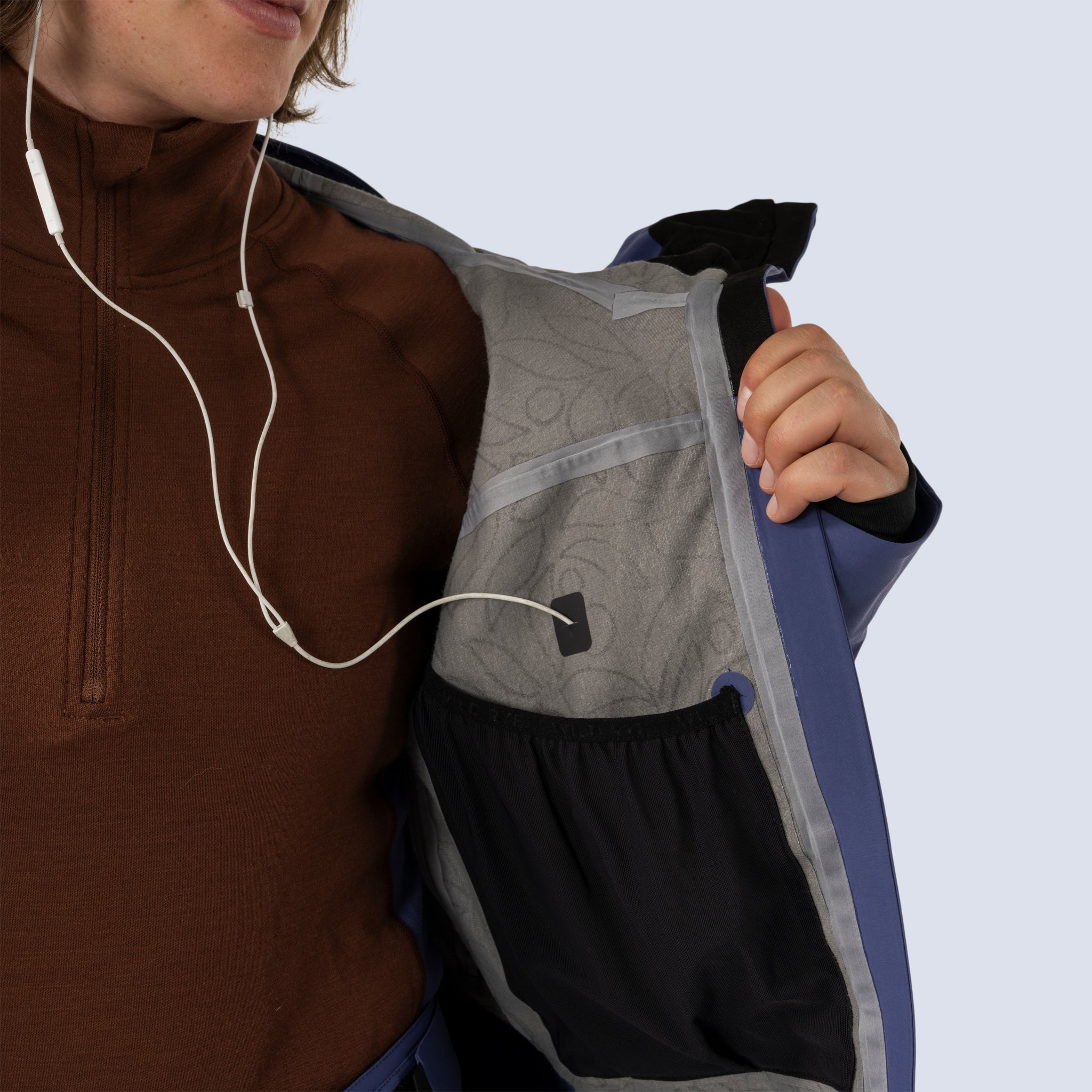[Storm] Butterfield 3L jacket in storm blue, headphone port detail