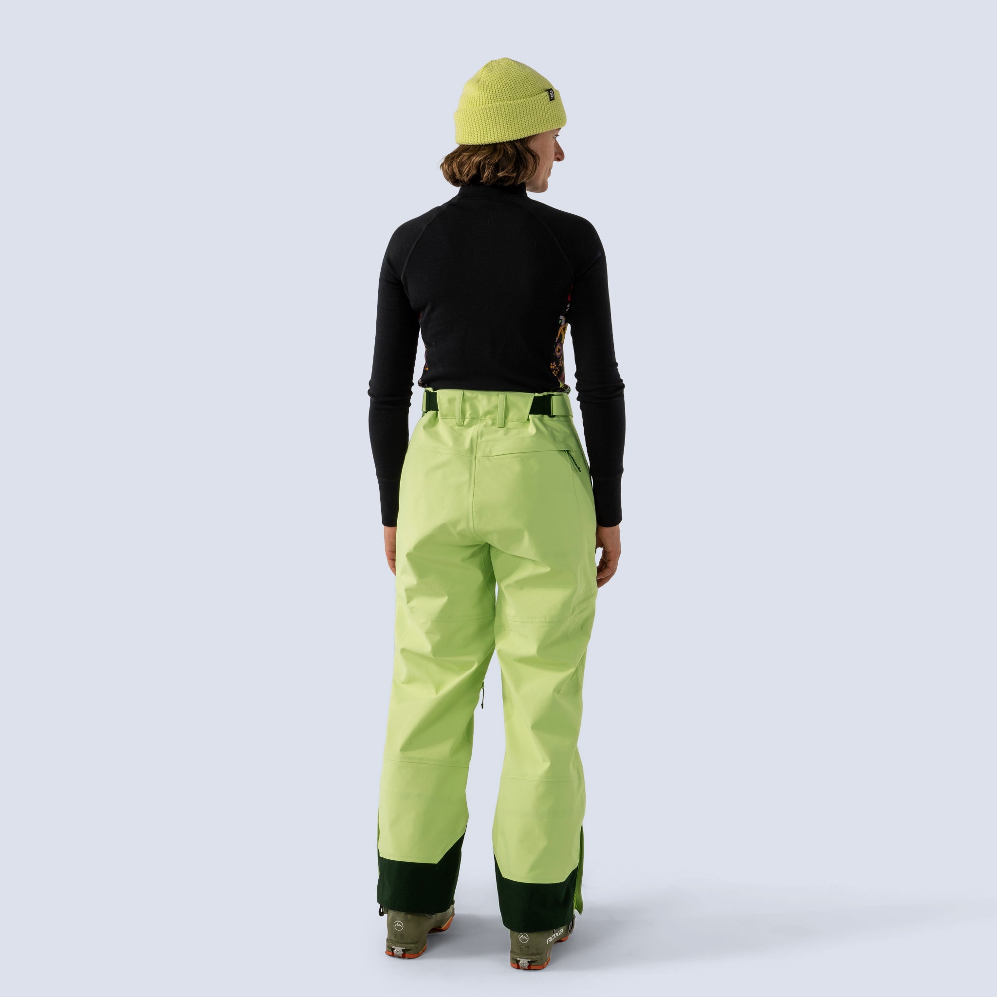 [Iced Matcha] Butterfield 3L pant in iced matcha, on model back full body view