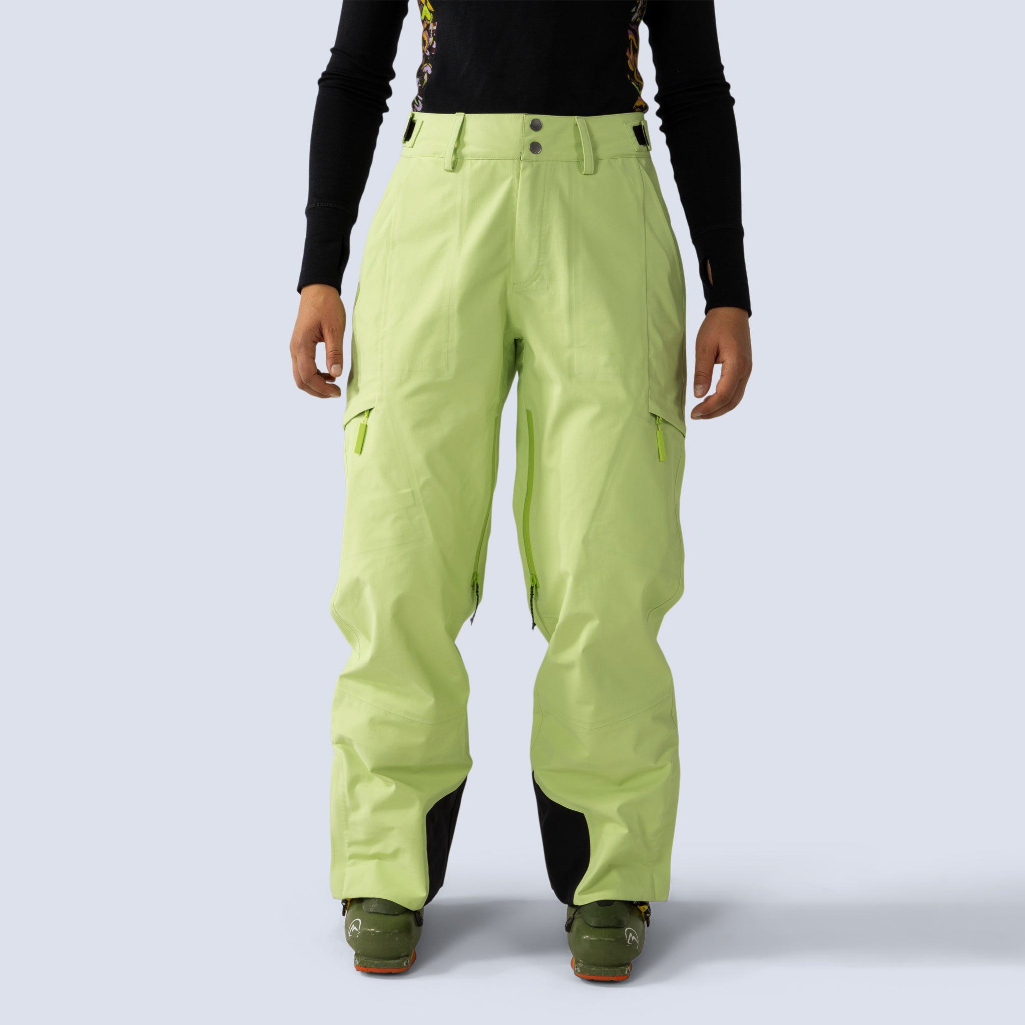 [Iced Matcha] Butterfield 3L pant in iced matcha, on model front crop view