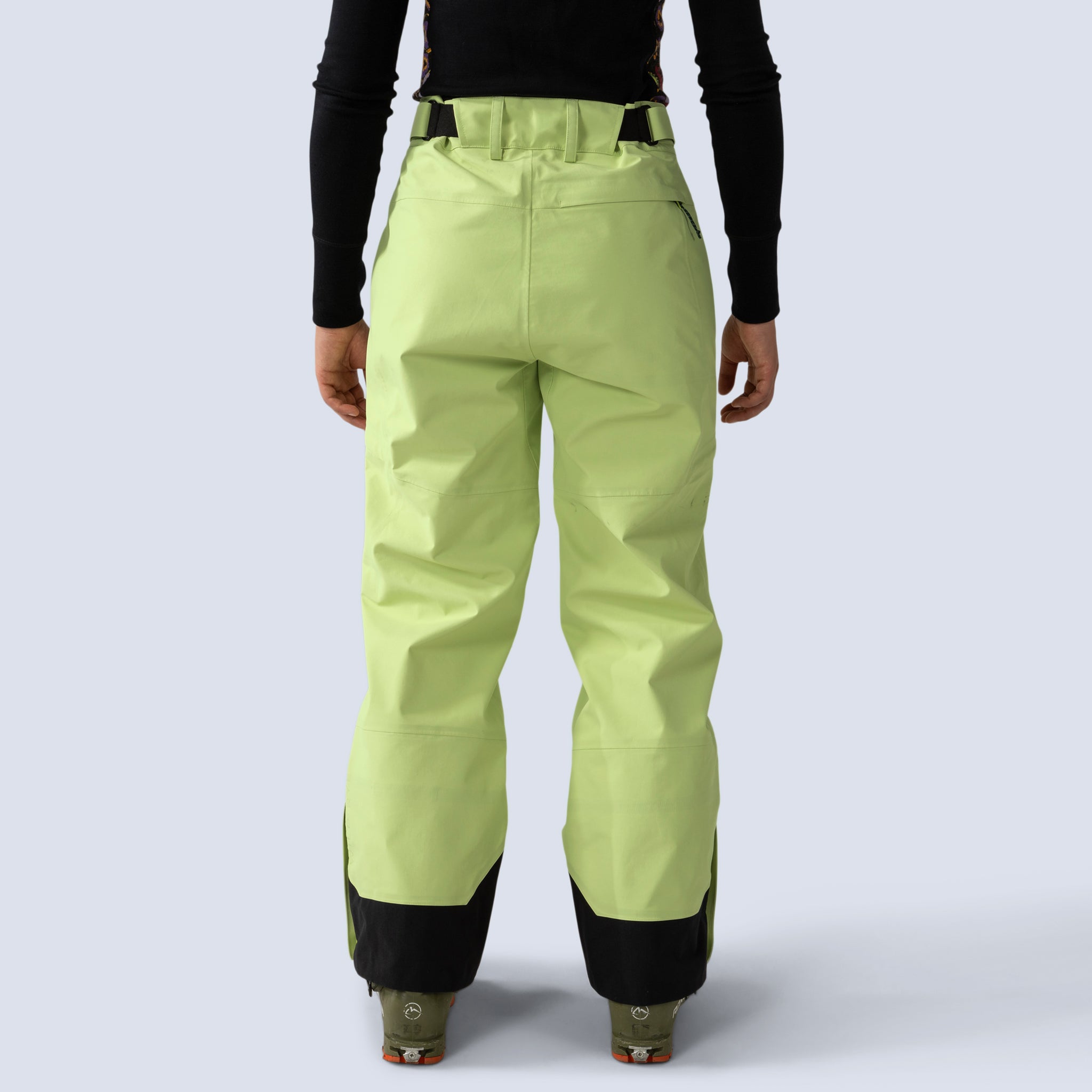 [Iced Matcha] Butterfield 3L pant in iced matcha, on model back crop view
