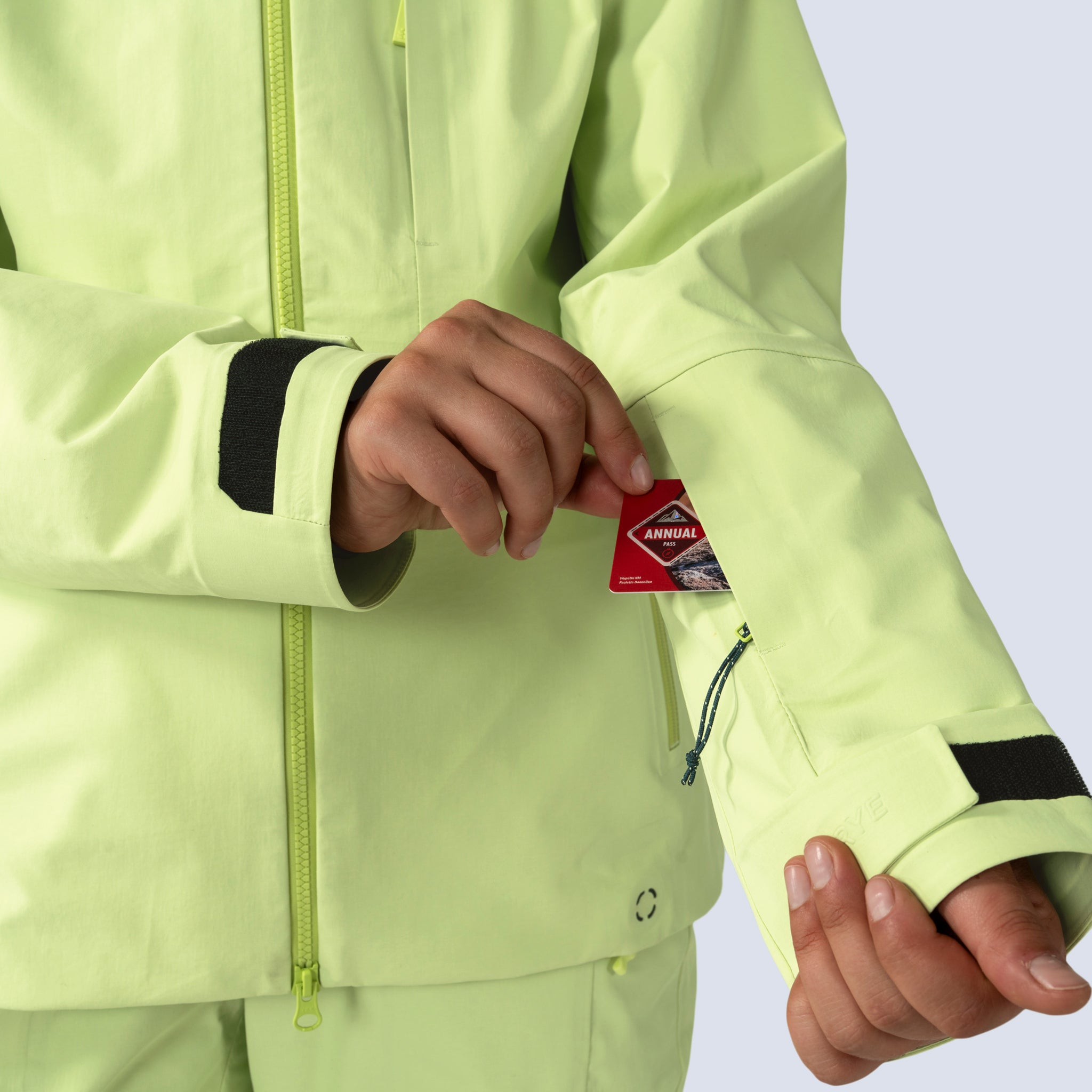 [Iced Matcha] Butterfield 3L jacket in iced matcha, pass pocket on arm 