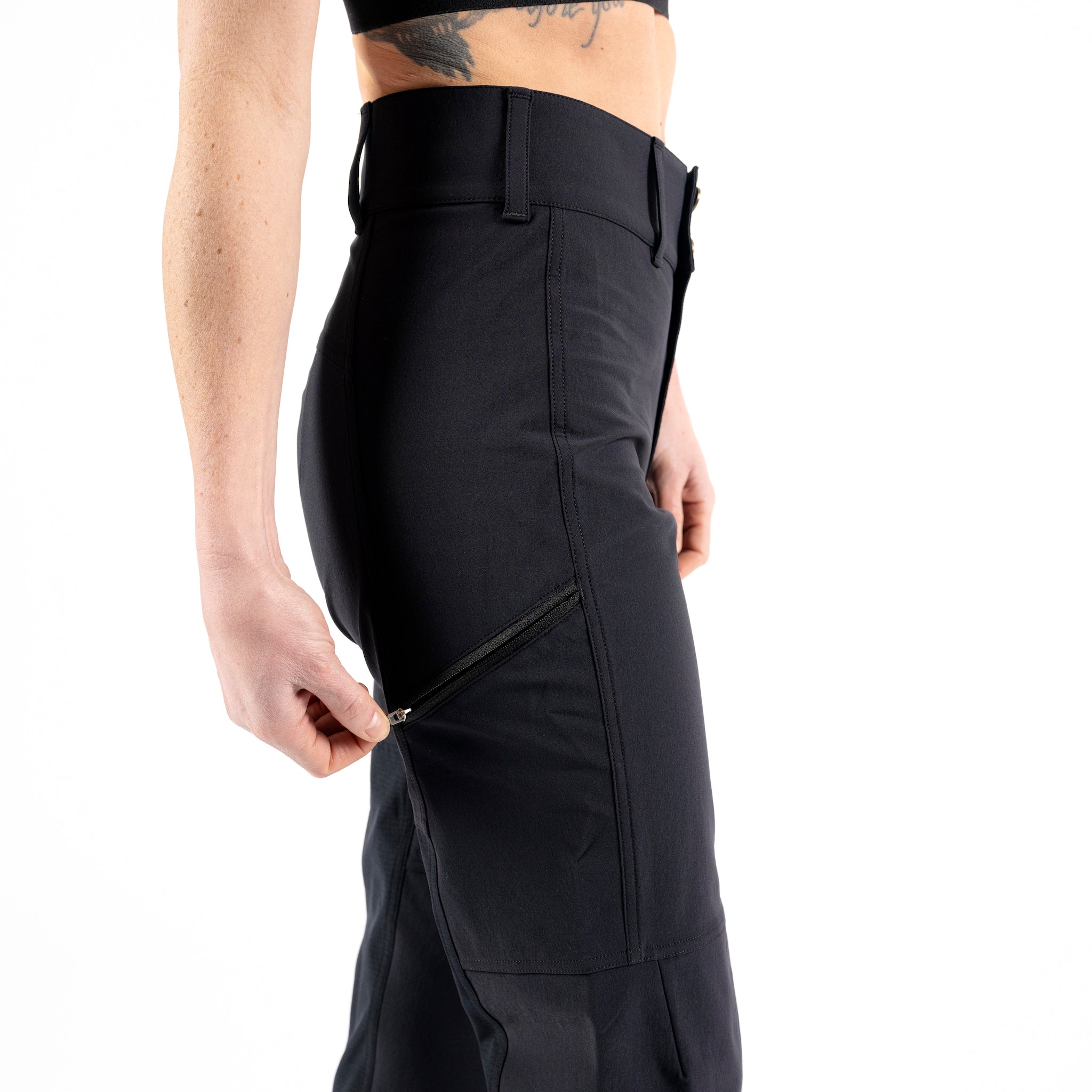 [Black] Freyah Pant Black Phone Pocket Detail