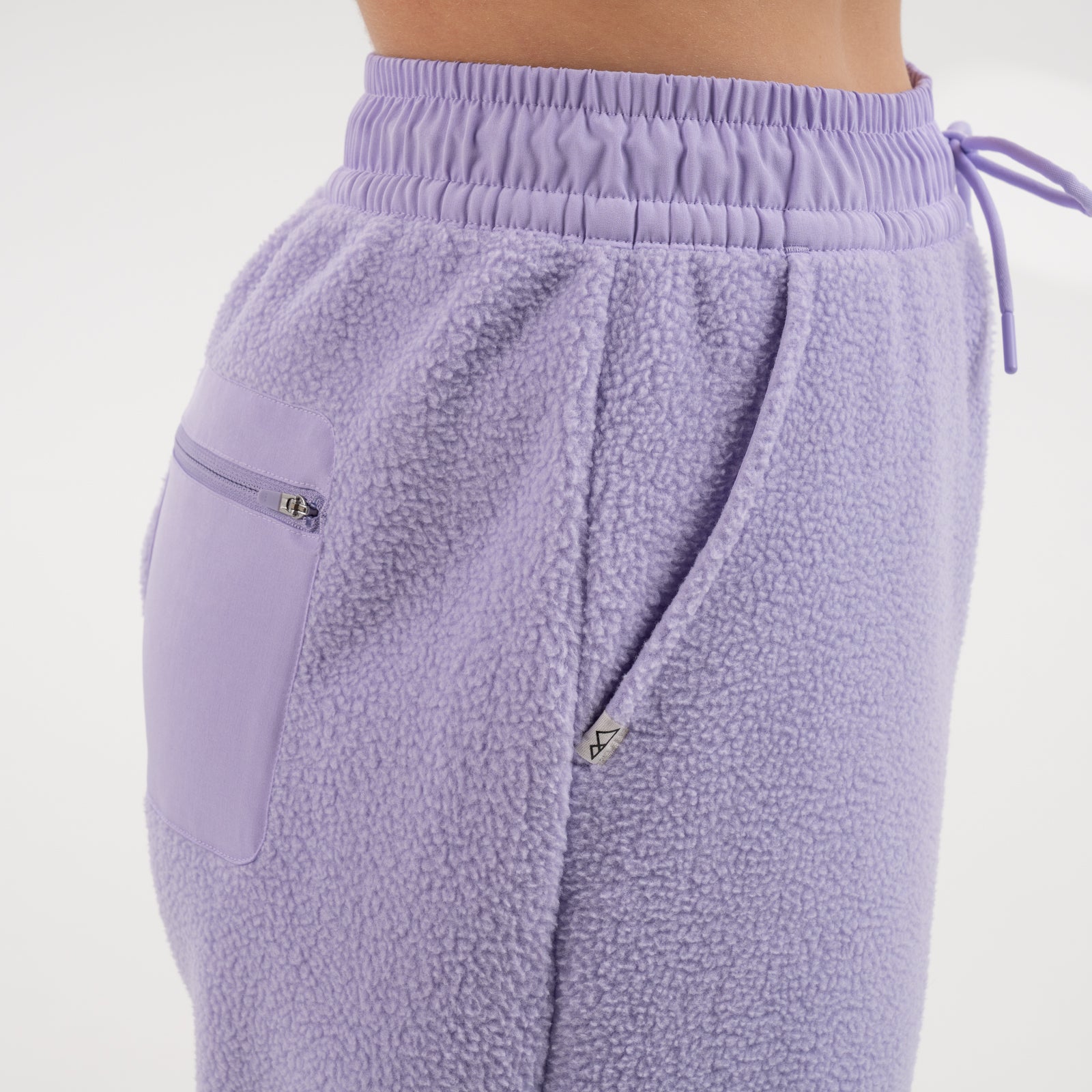 [Lilac] danner high-pile fleece jogger lilac waistband detail