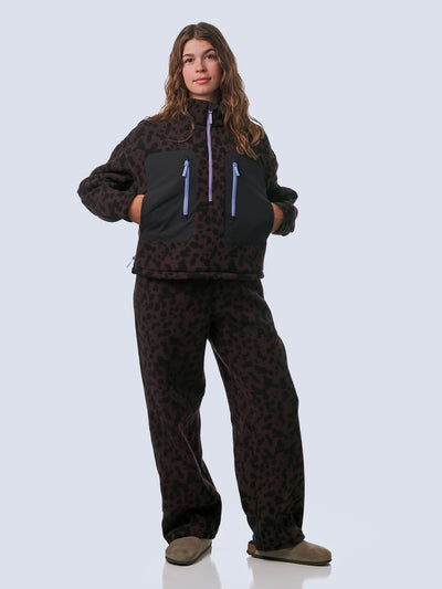 Video of model walking into frame and turning around in the Dapple Banner Fleece 3/4 zip and pant